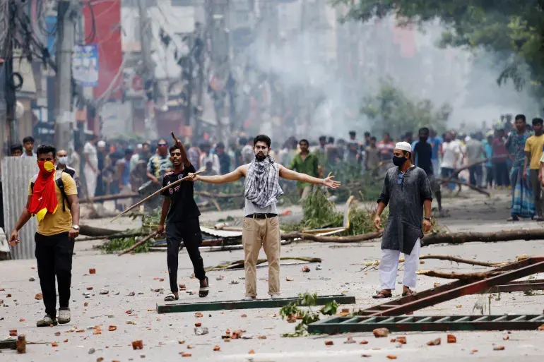 2024-07-19T135736Z_1858667889_RC26Y8AOEQ1G_RTRMADP_3_BANGLADESH-PROTESTS-1721416218_rrlzoi