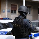 house; Neos Kosmos; police; riot police cordon; security; Αστυνομία; Νέος Κόσμος; ΟΠΚΕ; αστυνομία; αστυνομικός κλοιός; κατοικία; μέτρα ασφαλείας; σπίτι;